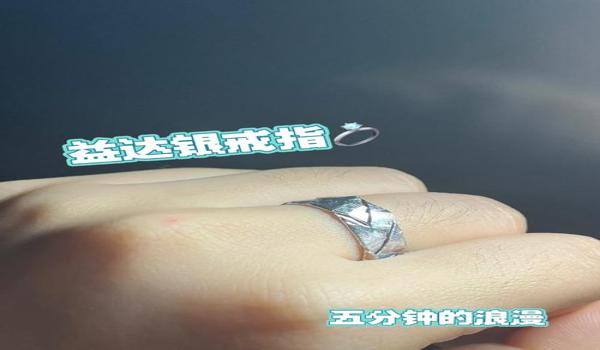 怎么用口香糖纸制作吃鸡神器