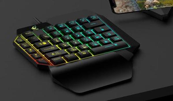 pubg手游辅助器的键盘如何使用